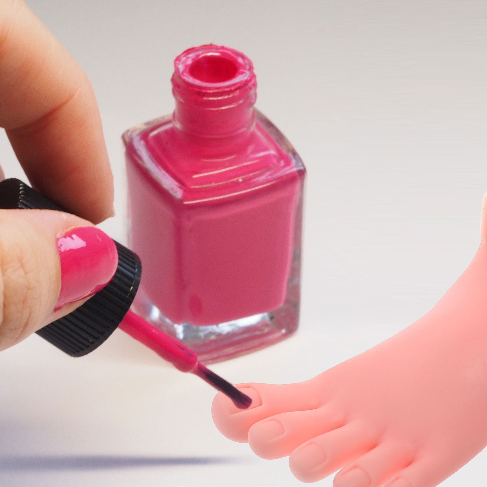 Nail Art Fake - 2 個のマニキュアトレーニングフェイクハンドフットネイルアート練習ツール軽量で再利用可能初心者向けマニキュアフェイクハンド