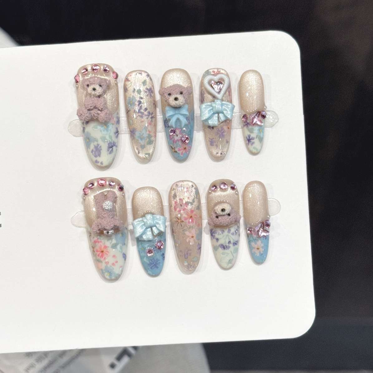 10個入りオーバル型ハンドメイドつけ爪、ライトブルーの花柄ベ - Nail Art Fake のレビューと価格