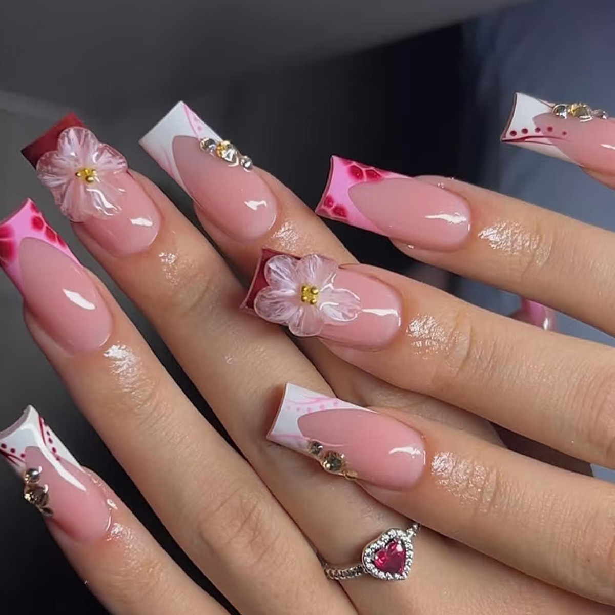 24枚入りウェアラブルスクエアプレスオンネイルサマースウィー - Nail Art Flower のレビューと価格
