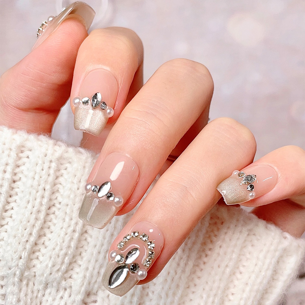 10個入りショート台形ハンドメイドプレスオンネイルキット、ゴ - Nail Art Queen のレビューと価格