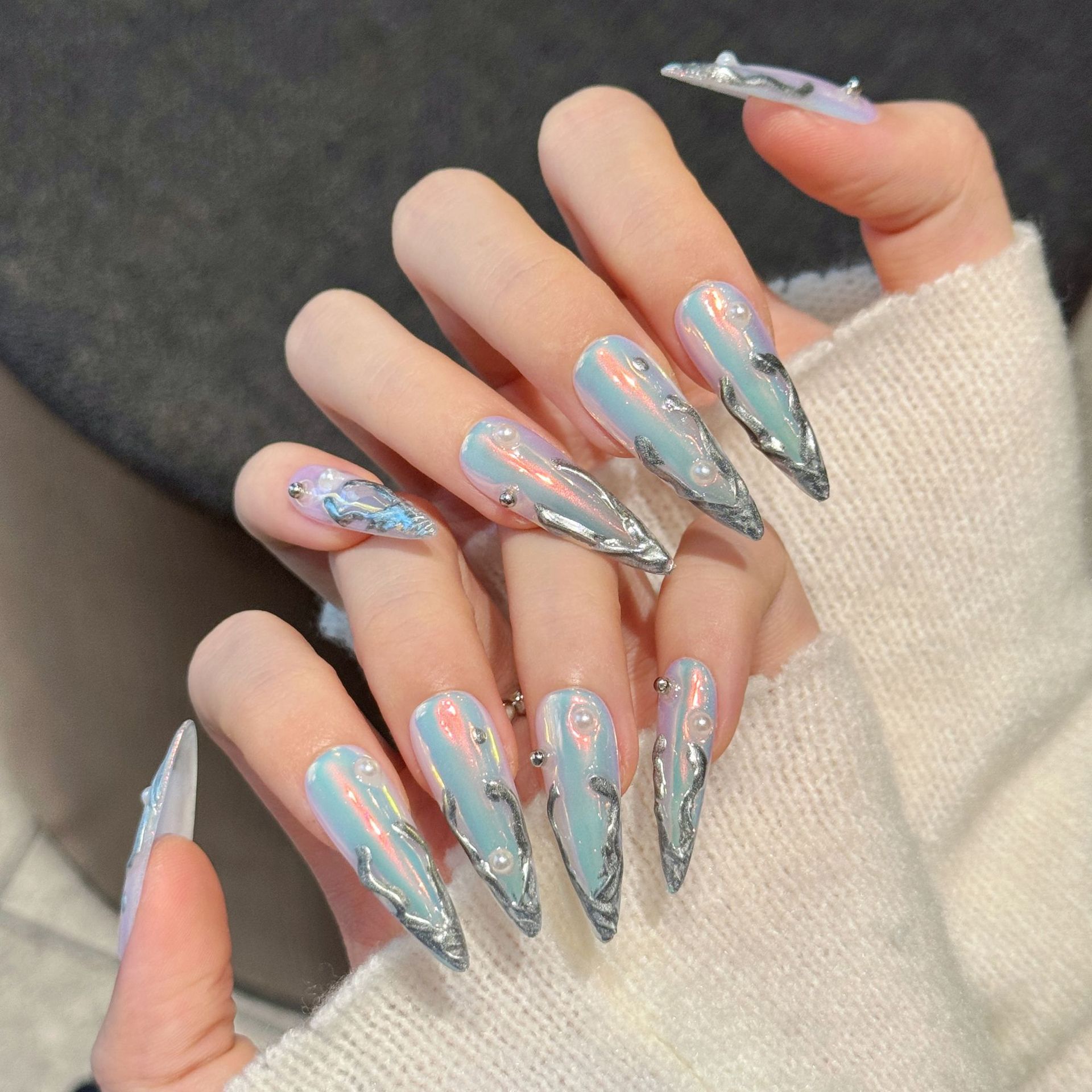 10個入り シルバーオーロラ ロングスティレット フェイクネ - Nail Art Fake のレビューと価格