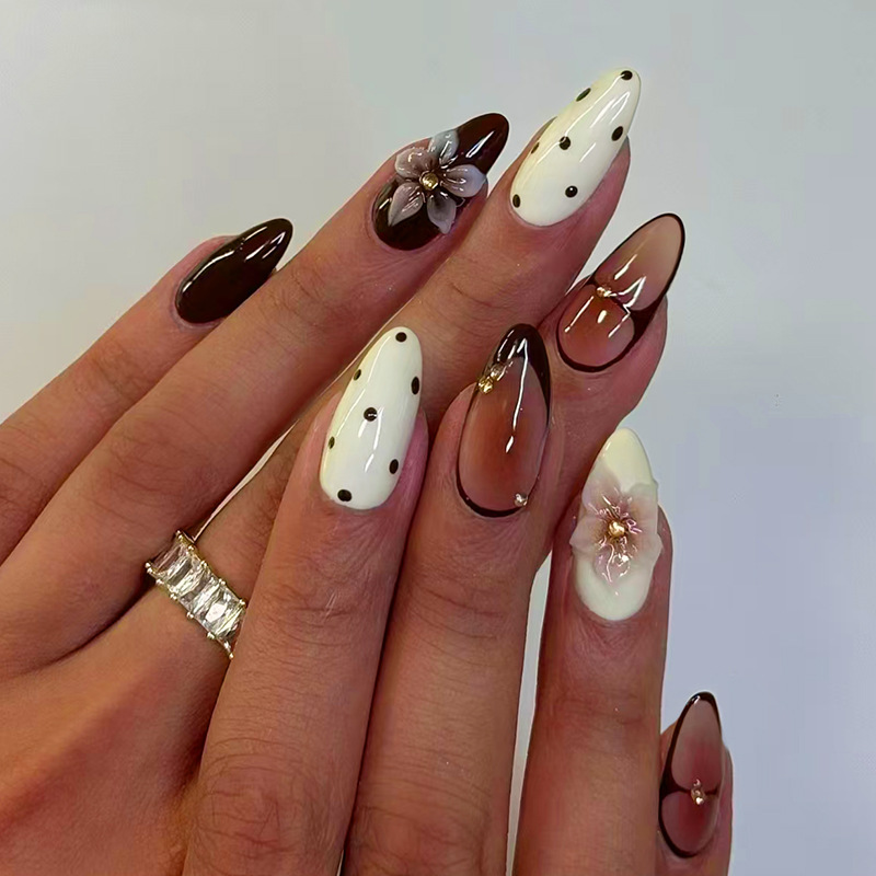 24枚入り完成品アーモンド型プレスオンネイルアート、再利用可 - Nail Art Flower のレビューと価格