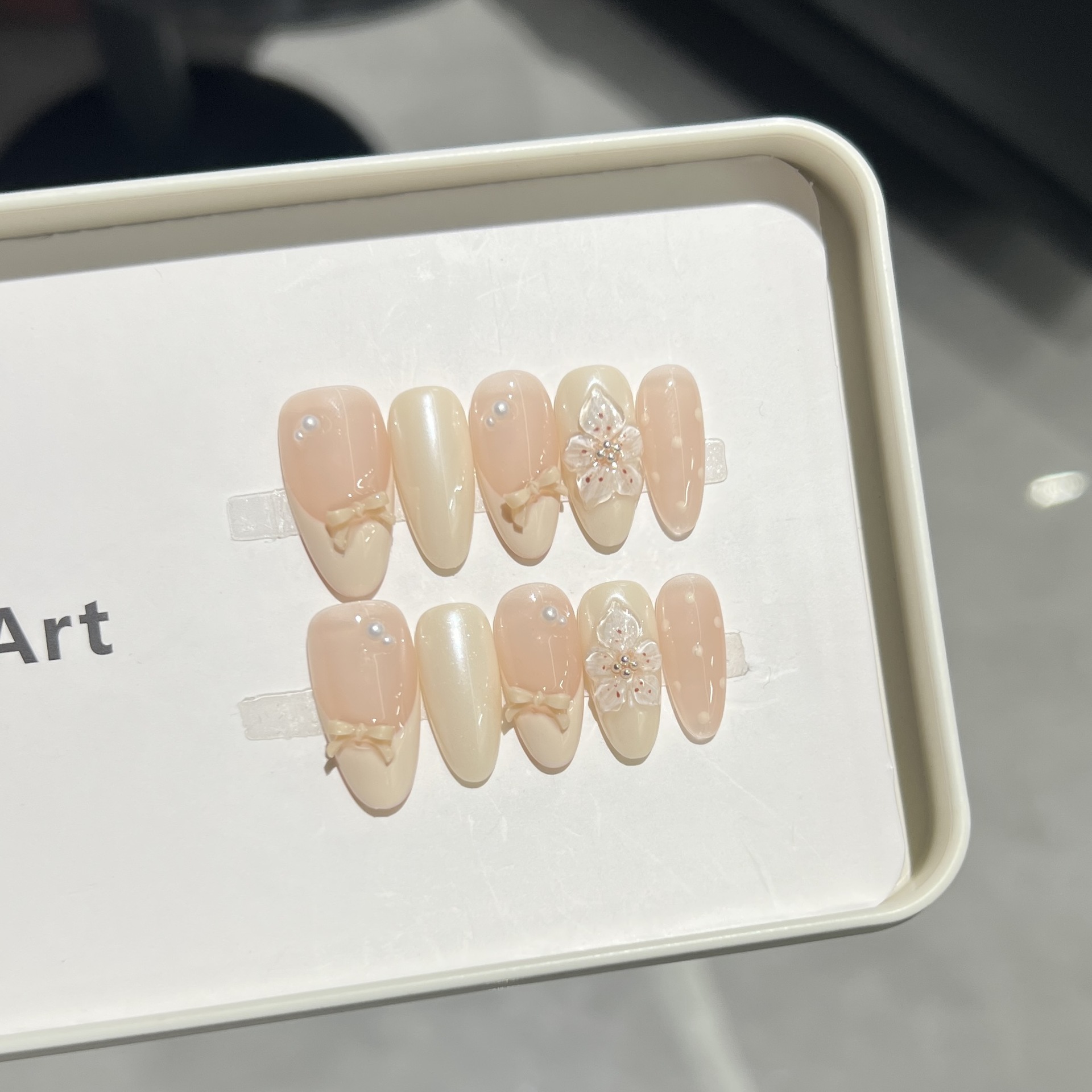 10個入り ミルキーヌード 優しい手作り付け爪 フレンチボウ - Nail Art Flower のレビューと価格