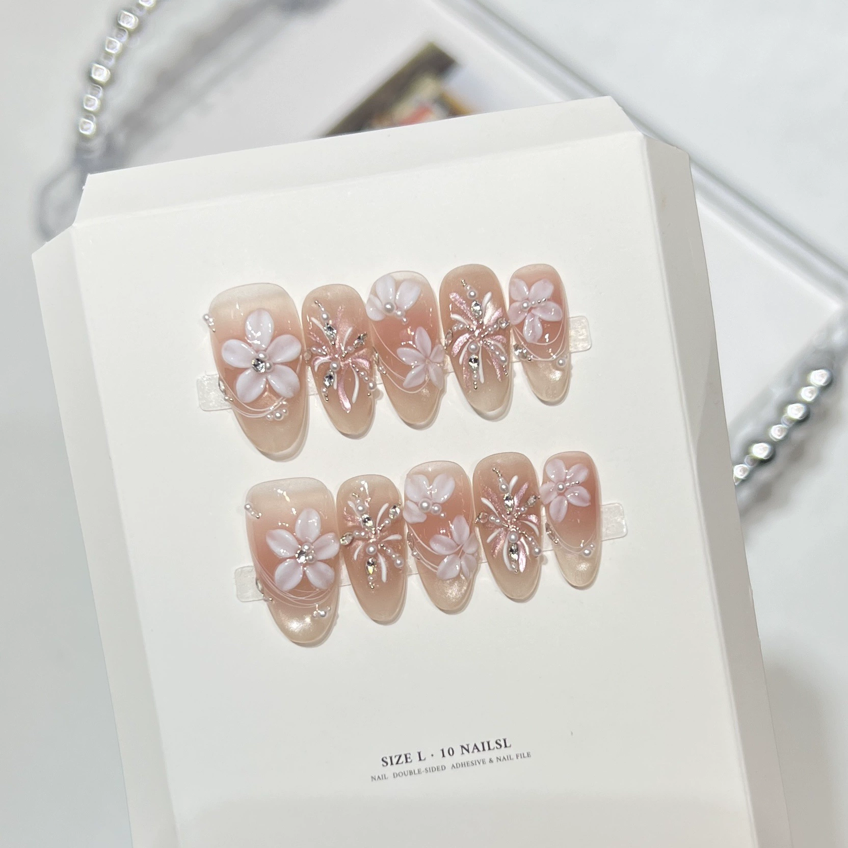 10個入り ミルキーヌード 優しい手作り付け爪 フレンチボウ - Nail Art Flower のレビューと価格